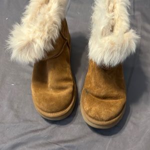 Used Uggs with stain on toe